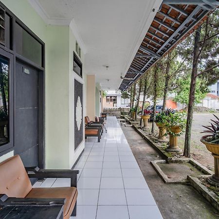 Collection O Tasikmalaya Near Stadium Wiradadaha Formerly Hotel Abadi מראה חיצוני תמונה