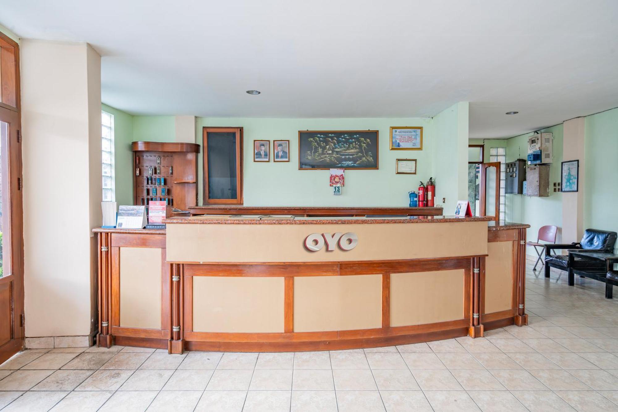 Collection O Tasikmalaya Near Stadium Wiradadaha Formerly Hotel Abadi מראה חיצוני תמונה