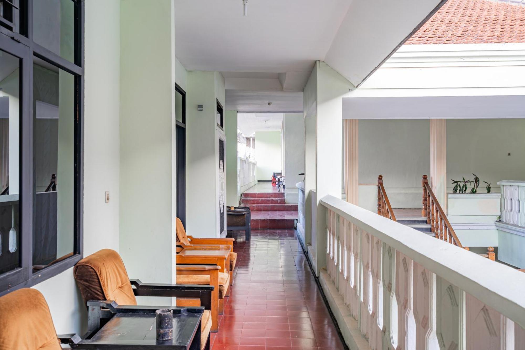 Collection O Tasikmalaya Near Stadium Wiradadaha Formerly Hotel Abadi מראה חיצוני תמונה
