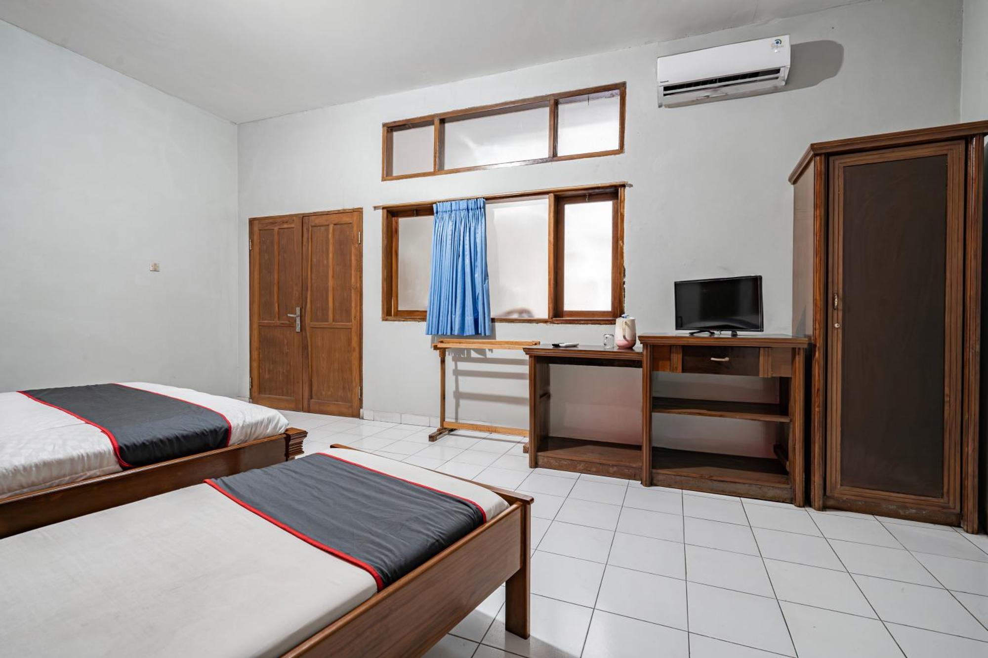 Collection O Tasikmalaya Near Stadium Wiradadaha Formerly Hotel Abadi מראה חיצוני תמונה