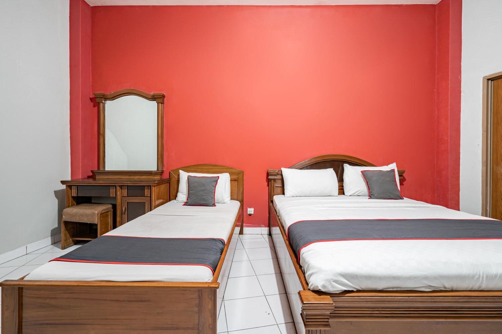 Collection O Tasikmalaya Near Stadium Wiradadaha Formerly Hotel Abadi מראה חיצוני תמונה